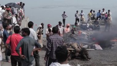 Varanisi, Hindistan'da Ghat, ceset yakma
