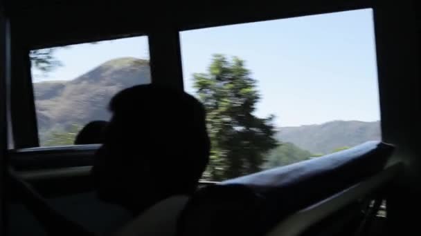 Rijden op het bus door de theeplantages in Munnar, Kerala, India. — Stockvideo