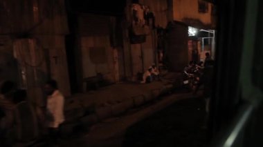 Otobüste Mumbai, Maharashtra, Hindistan gece sürme. Birinci şahıs bakış.