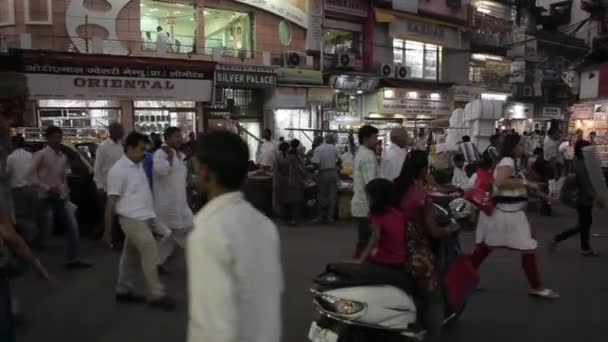 Indiens dans les rues de Mumbai, Inde . — Video