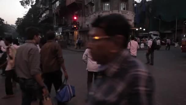 Indians on the streets of Mumbai, India. — Stock Video