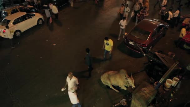 Indianen in de straten van Mumbai, India. — Stockvideo