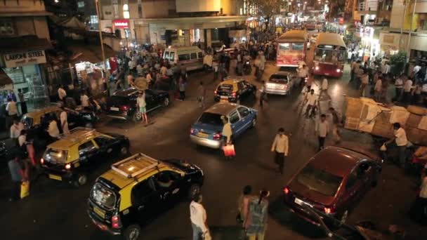 Indians on the streets of Mumbai, India. — Stock Video