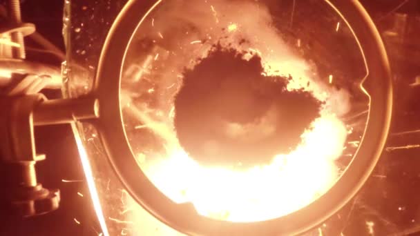 Imágenes en cámara lenta de la quema y explosión de pólvora como espacio — Vídeos de Stock