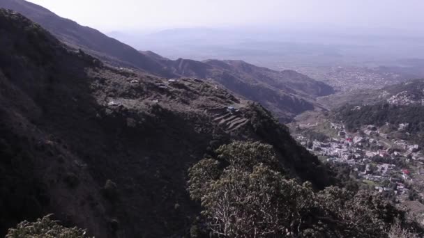 在达兰萨拉，喜马偕尔邦，印度山风景 — 图库视频影像