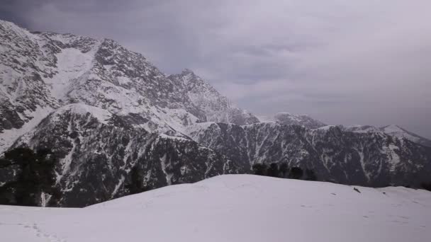 Bergslandskap i Dharamsala, Himachal Pradesh, Indien — Stockvideo