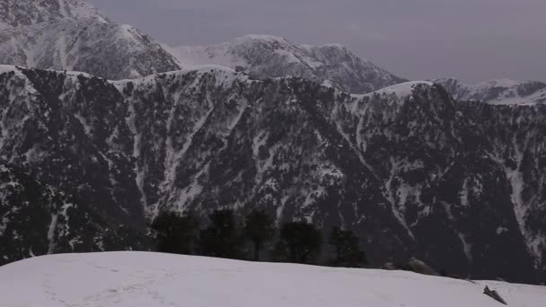 インド、ヒマーチャル ・ プラデーシュ州ダラムサラ山の風景 — ストック動画