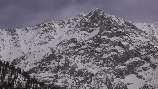 インド、ヒマーチャル ・ プラデーシュ州ダラムサラ山の風景 — ストック動画