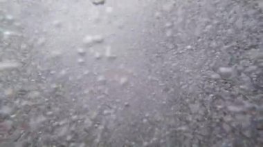 Su altında hava kabarcıkları