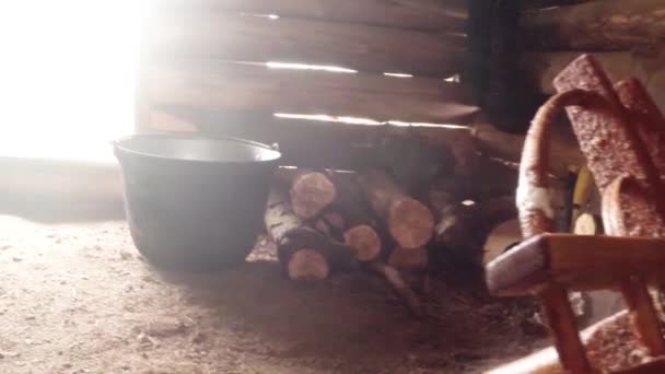 Panorama in the hut shepherd with a special device for the pressure of cheese on the exit to the yard — Stock Video