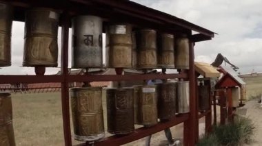 dua mantralar Sanskritçe Erdene Zuu Budist manastırda - Moğolistan en eski anıtlarından yazıtlı makaraları eski çoğulluğu