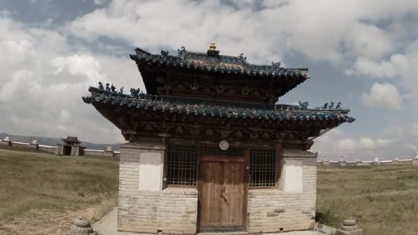 A small Buddhist temple  one of the oldest monuments of Mongolia Erdene Zuu Buddhist monastery - one of the oldest monuments of Mongolia — Stock Video