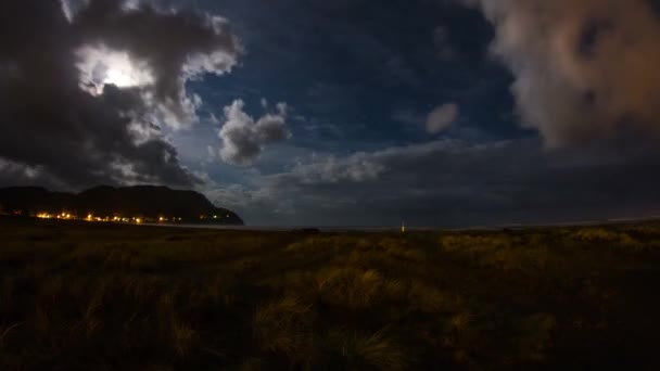 Ακραία Wide Shot από σύννεφα νύχτα στο Seaside του Όρεγκον — Αρχείο Βίντεο