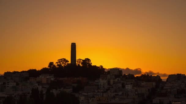 San Francisco gün doğumunda Coit Tower — Stok video