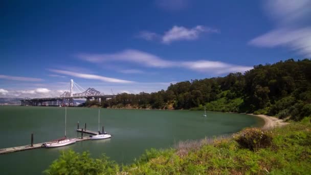 Blick auf die Schatzinsel von der Bay Bridge nach Oakland — Stockvideo