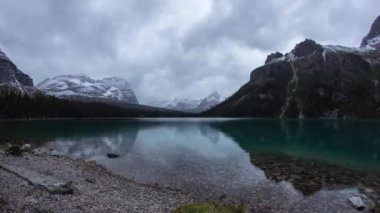 Alacakaranlık Gölü O'Hara bulutlara