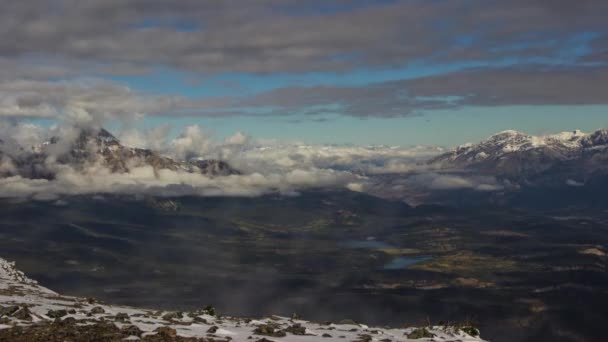 ホイスラの山の霧の朝 — ストック動画
