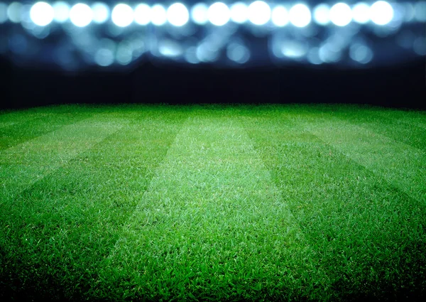 Campo de fútbol y las luces brillantes — Foto de Stock