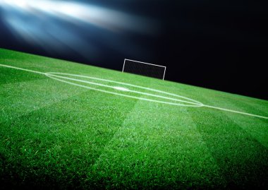 futbol sahası ve parlak ışıklar