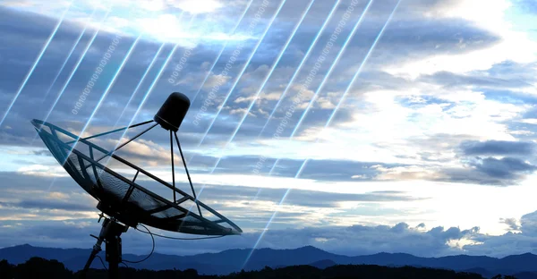 Satellite dish antennas under blue sky — Stock Photo, Image