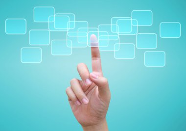 kadın el bir düğmeye bir dokunmatik ekran arayüzü 