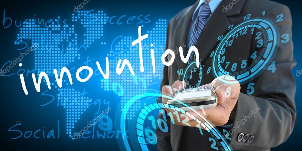 Homme D Affaires Main Tenant L Innovation Image Libre De Droit Par Pariwatlp C