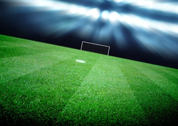 Campo di calcio e le luci luminose — Foto Stock