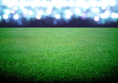 futbol sahası ve parlak ışıklar