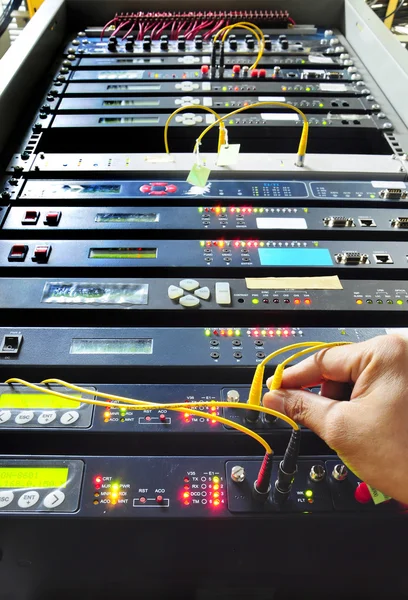 Мбаппе работает над сервером связи и интернет-сети — стоковое фото