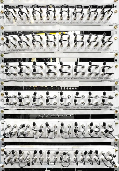De communicatie en internet netwerk serverkamer — Stockfoto