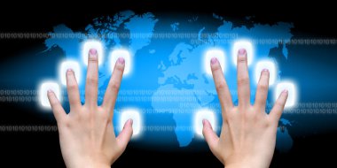 parmağında bir dokunmatik ekran arayüzü tarama