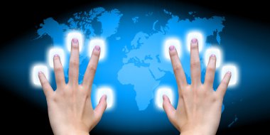 parmağında bir dokunmatik ekran arayüzü tarama