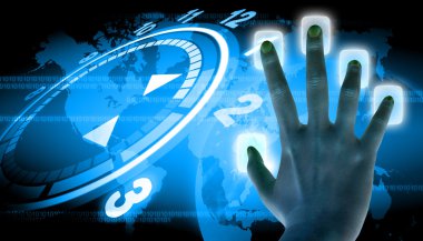 parmağında bir dokunmatik ekran arayüzü tarama