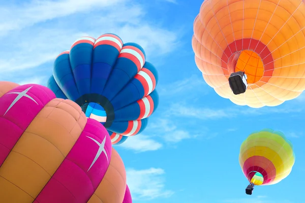 Renkli sıcak hava balonu