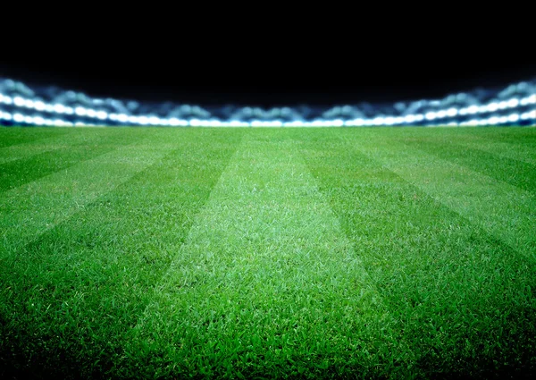 Campo de futebol e as luzes brilhantes — Fotografia de Stock