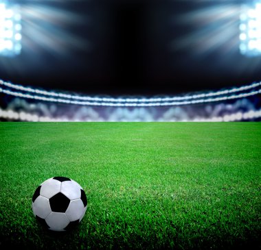 futbol sahası ve parlak ışıklar