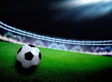 futbol sahası ve parlak ışıklar