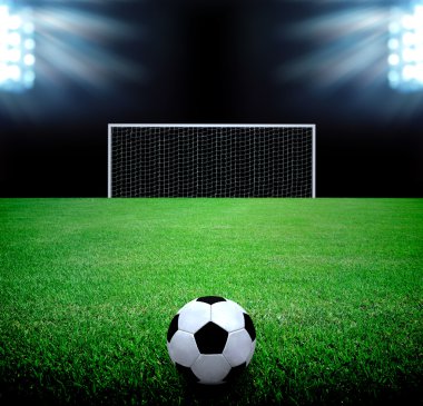 futbol sahası ve parlak ışıklar