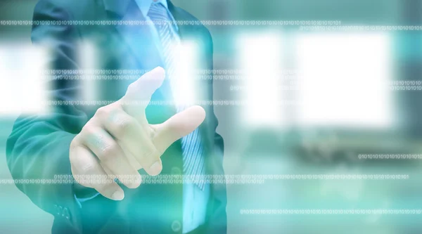 Hand sociaal netwerk knop te duwen op een touch-screen interface — Stockfoto