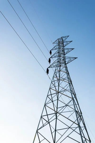 Słup wysokiego napięcia elektrycznego — Zdjęcie stockowe