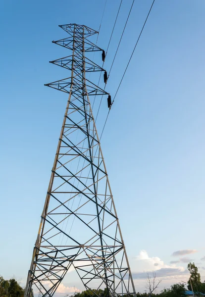 Pylon de eletricidade de alta tensão — Fotografia de Stock