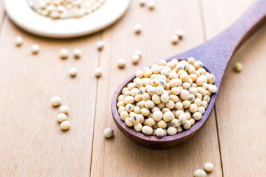 soya fasulyesi, tahta kaşık