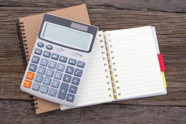 boş kağıt üzerinde eski ahşap masa