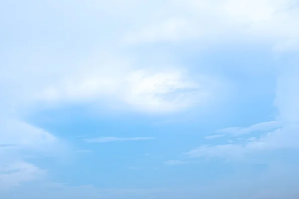 Céu Azul Com Nuvens — Fotografia de Stock