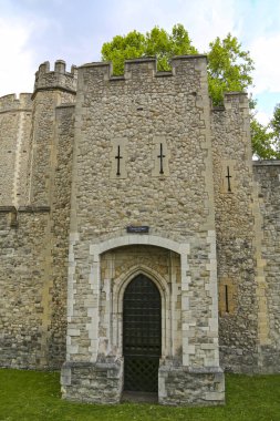 Londra, İngiltere - 23 Mayıs 2016: Thames nehrinin kıyısındaki eski kale 