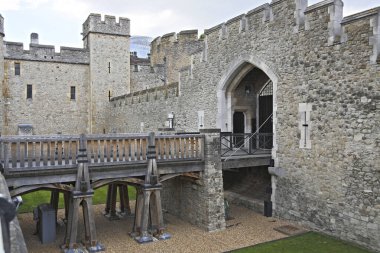 Londra, İngiltere - 23 Mayıs 2016: Thames nehrinin kıyısındaki eski kale 