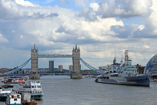 London Great Britain May 2016 Pleasure Boats Hms Belfast Museum — Stock Photo, Image