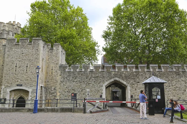 Londres Grã Bretanha Maio 2016 Antiga Torre Fortaleza Nas Margens — Fotografia de Stock