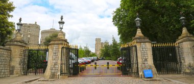 Windsor, İngiltere - 25 Mayıs 2016: Windsor Kalesi, Windsor Kalesi 'ne giriş.