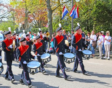 Sassenheim, Hollanda - 21 Nisan 2018 Bloemencorso Bollenstreek Geleneksel Halk Bayramı